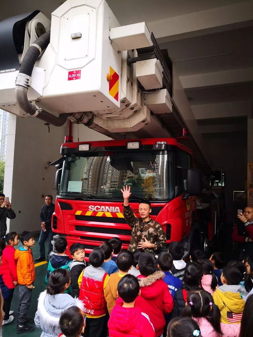 學(xué)習(xí)消防安全 從小做起——記1.4班參觀消防大隊與背罐車探秘之旅