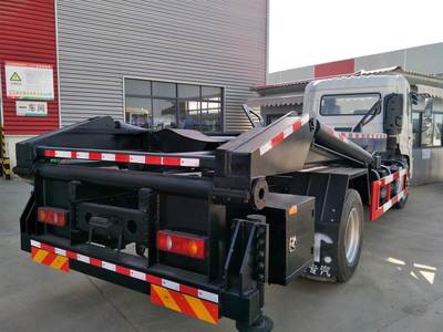 陜汽德龍背罐車 高效運(yùn)輸與安全作業(yè)的堅(jiān)實(shí)伙伴