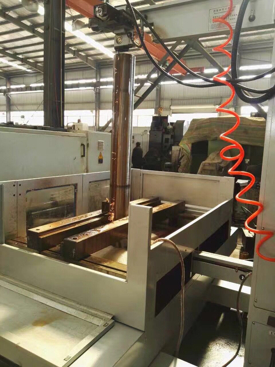 智翔模具與荊州大鐵數(shù)控 精密五金雜件線(xiàn)切割加工的可靠伙伴